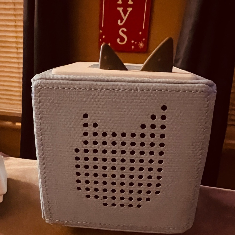 Tonies box with 4 Disney princesses